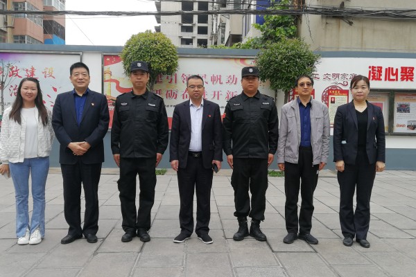 勞動(dòng)***光榮　慰問暖人心